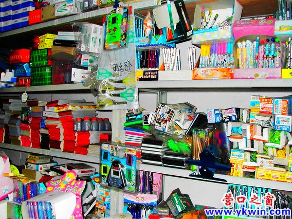 文具用品店生意兴隆 小店铺的大生意经